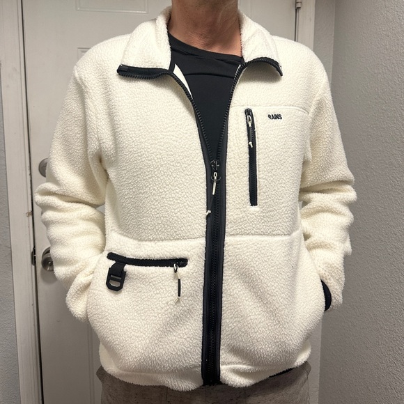 Rains jacket 18420 Heavy Fleece Jacket
white color size S but runs big - Picture 3 of 8